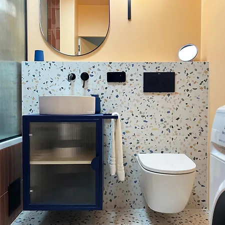 Mid Modern Apartment Wroclaw